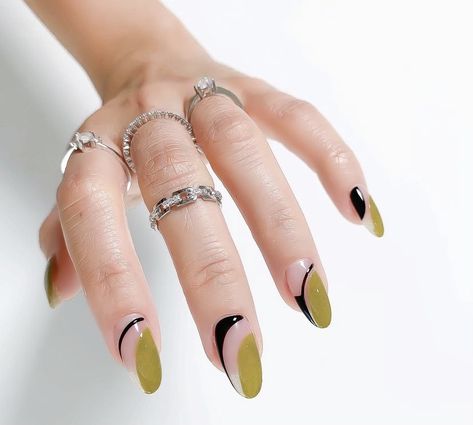 Edgy Neutral Nails, Architect Nails, Japanese Manicure Design, Half Nail Design, Green Orange Nails, Abstract Fall Nails, Aura Chrome Nails, Art Deco Nail Art, Two Tone Nails