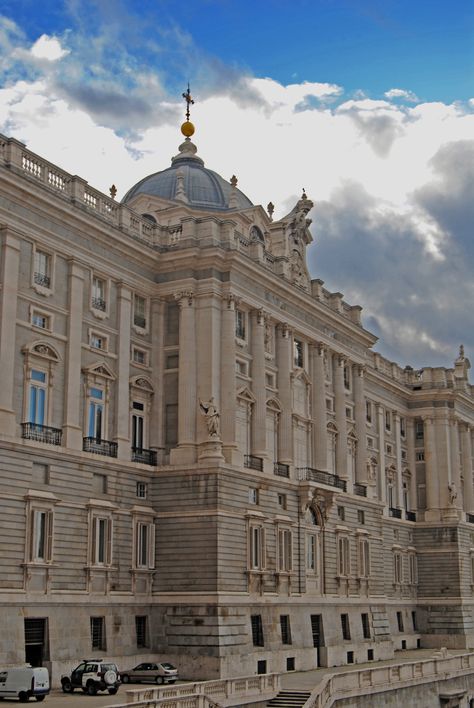 French Chateau Mansion, Royal Palace Of Madrid, Palace Of Madrid, Madrid Aesthetic, Castle Exterior, European Palace, Spain Aesthetic, Madrid City, Official Residence