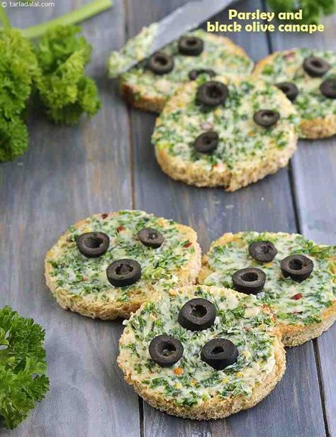 Parsley and Black Olive Canape recipe Smoked Salmon Cucumber, Indian Paneer Recipes, Salmon Cucumber, Buffalo Cauliflower Recipes, Canapes Recipes, Chicken Snacks, Vegetarian Side Dishes, Vegetarian Fast Food, Chaat Recipe