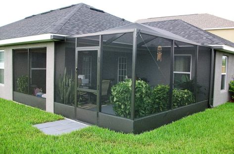 Top Reasons to Consider a Lanai Screen Enclosure for Your Porch Small Pool With Screen Enclosure, Backyard Patio Designs With Screen Porch, Bird Cage Screened Porch, Screen Lanai Ideas Florida, Cheap Screened In Porch Ideas, Screened Enclosures Ideas, Lanai Screen Ideas, Florida Screened Lanai, Lanai Screen Enclosure