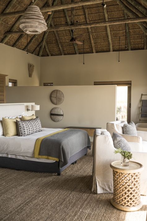 Safari Lodge Interior, Travel South Africa, Africa Safari Lodge, African Lodge, African Safari Lodge, Lodges Design, Lodge Bedroom, Round House Plans, Lodge Ideas