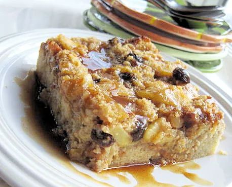 Gluten-Free Bread Pudding Recipe Caribbean Bread Pudding Recipe, Gluten Free Bread Pudding Recipes, Gluten Free Bread Pudding, Apple Bread Pudding Recipe, Gluten Free Desserts Thanksgiving, Glutenfree Bread, Bread Pudding With Apples, Bourbon Sauce, Pain Sans Gluten