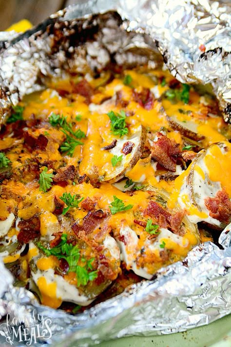 Potatoes Grill, Best Mac And Cheese Recipe Easy, Grilling Meals, Grilled Foil Packets, Foil Packet Potatoes, Grilled Bacon, Bacon Potatoes, Best Mac N Cheese Recipe, Bacon Ranch Potatoes