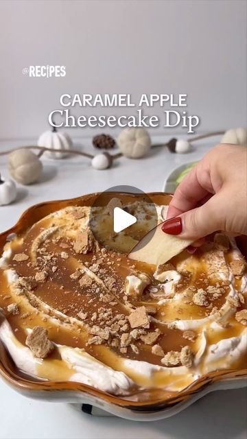 Fall Cool Whip Dip, Warm Apple Cinnamon Cheesecake Dip, Cheesecake Caramel Apple Dip, Carmel Apple Cheesecake Dips, Cool Whip Dip Recipes, Cream Cheese Dip Sweet, Fall Fruit Dip, Carmel Apple Dip Recipes, Apple Dip With Cream Cheese