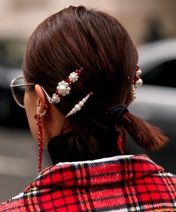 Fashion Week Hair, Bobby Pin Hairstyles, London Fashion Weeks, Hair Scarf Styles, Head Scarf Styles, Pigtail Hairstyles, Pearl Hair Clip, Hair Sale, Styl Boho