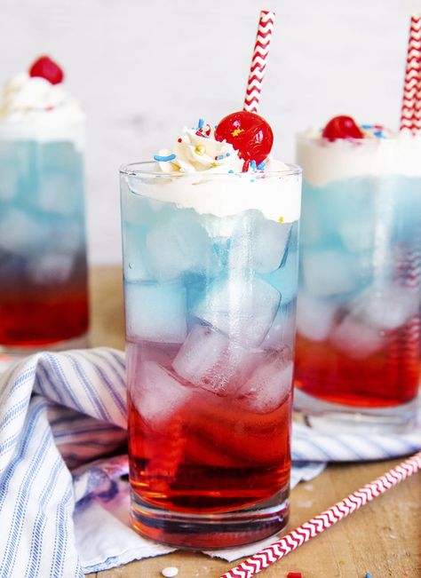 Red White and Blue Layered Drinks Drink With Grenadine, Red White Blue Drink, Drinks With Grenadine, Blue Alcoholic Drinks, Fourth Of July Recipes, Patriotic Drinks, Drinks Nonalcoholic, Patriotic Cocktails, Blue Curacao Liqueur