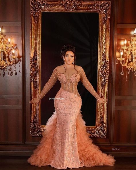 Latest and Stunning Asoebi Styles to Rock. Asoebi Styles For Brides, Rose Gold Asoebi, Lace Fashion Asoebi, Nigerian Attire, Glamour Gown, Lace Asoebi Styles, Nigerian Wedding Dresses Traditional, Braids Blonde, Rock Look