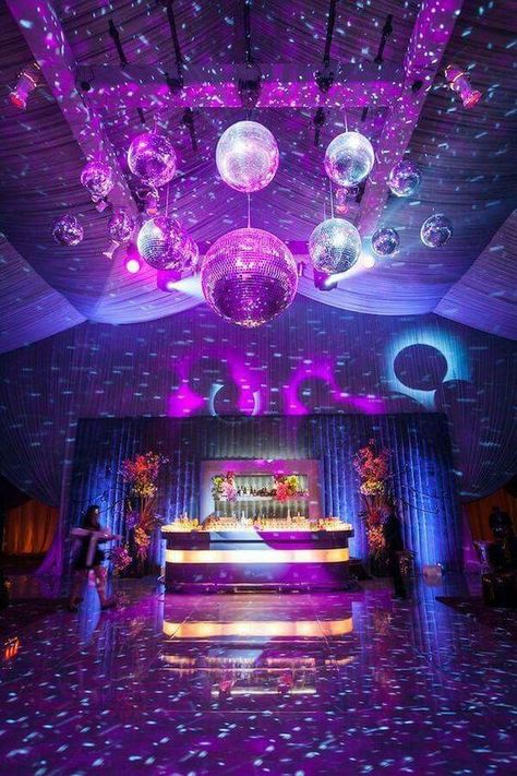 Wedding Backdrop Lights, Diy Fotokabine, Mindy Weiss, Wedding Reception Lighting, Disco Wedding, Wedding Reception Backdrop, Disco Theme, 70s Party, Light Backdrop