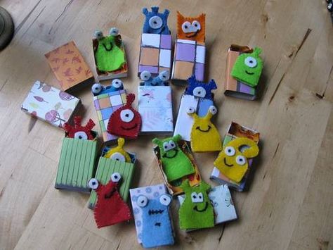 Monsters in matchboxes as birthday treats Altered Tins, Toys Dolls, Birthday Treats, Kids Ideas, Stamp Art, Rubber Stamping, Fun Ideas, Kids Stuff, Rubber Stamp