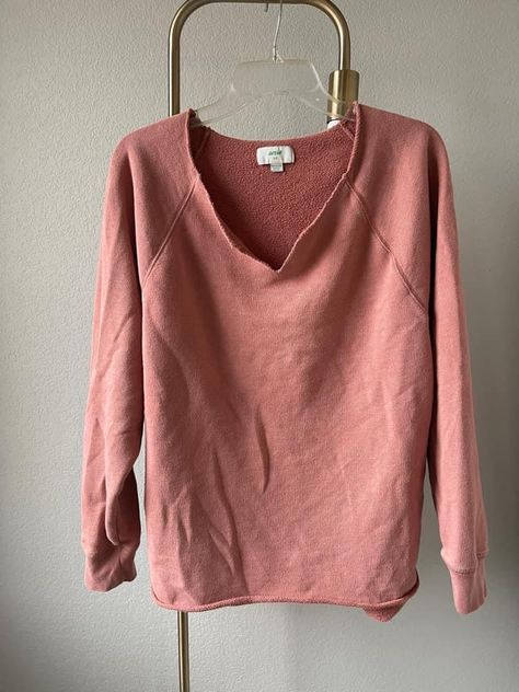 Sweatshirt Makeovers, Clothes Makeover, Bleach Shirt Diy, Sweatshirt Makeover, Bleach Shirt, Sassy Style, Altered Clothing, Upcycle Shirt, Upcycled Clothes