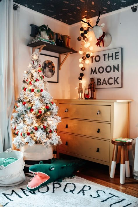 Kids Christmas Room, Christmas Kids Room, Colorful Ornaments, Christmas Trees For Kids, Christmas Decorating Ideas, Diy Christmas Decorations, Christmas Decorations Living Room, Christmas Decorations Bedroom, Christmas Room Decor