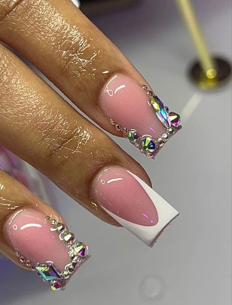 Short Rhinestone French Tip Nails, Short French Nails With Rhinestones, Nail Ideas Gems, French Tip With Gems, Short Nail Inspo, French Tip Acrylic Nails, Dope Nail Designs, French Acrylic Nails, Short Square Acrylic Nails