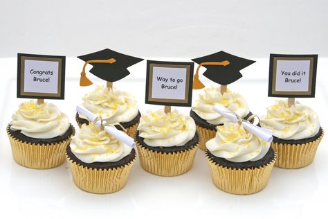 graduation party ideas | Graduation Cupcakes with Do-it-yourself Toppers » Glorious Treats Law School Graduation Party, Graduation Desserts, Graduation Party High, Law School Graduation, Graduation Cake Toppers, College Graduation Parties, Graduation Cupcakes, Cupcake Recipes Chocolate, Graduation Diy