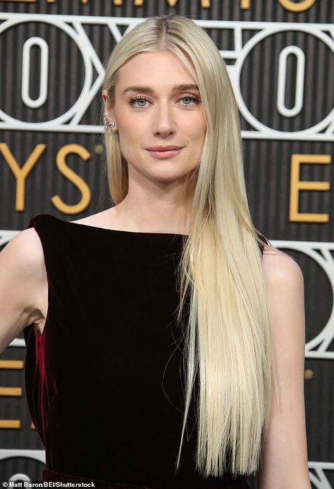 Elizabeth Debicki dazzles in a dark red gown at the Emmy Awards Dark Red Gown, Sarah Snook, Elizabeth Debicki, Mrs Maisel, Elisabeth Moss, Natasha Lyonne, Red Gown, The Peacock, Red Gowns