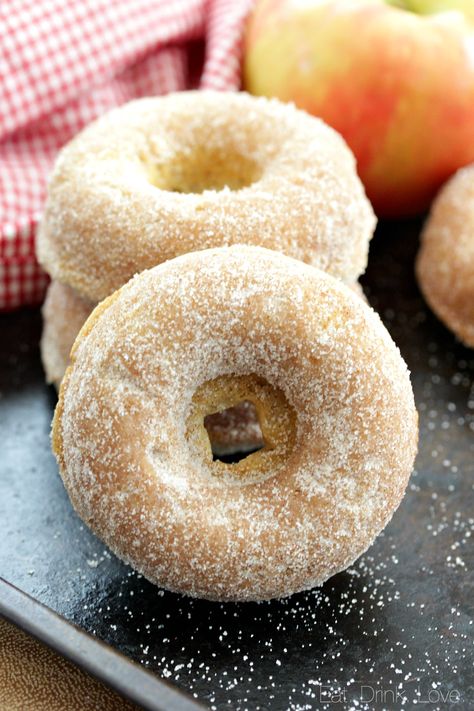 Baked Apple Cider Doughnuts Apple Doughnut Recipe, Chocolate Covered Pretzels Halloween, Spiced Applesauce, Cake Donuts Recipe, Apple Cider Donuts Baked, Apple Spice Cake, Chocolate Covered Pretzel Rods, Baked Doughnuts, Pumpkin Spice Donut