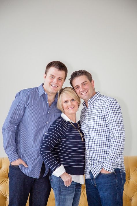 Family Photos {2015} Boy Mom Pictures, Brother Poses, Large Family Pictures, Son Photo Ideas, Brothers Photography, Brother Photos, Big Family Photos, Family Studio Photography, Family Portrait Poses