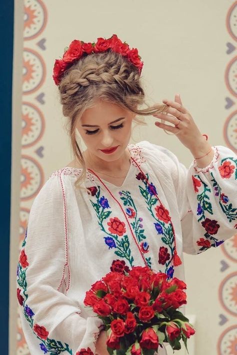 Romanian Hairstyle Traditional, Polish Hairstyles Traditional, Russian Hairstyles, Romanian Wedding, Eastern European Women, Ukrainian Wedding, Romanian Blouse, Polish Wedding, Russian Wedding