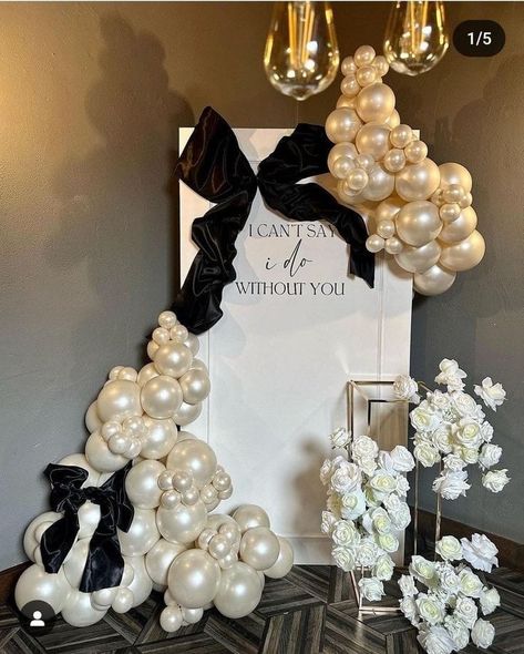 Pearls And Bows Wedding, Balloons On Backdrop, Pearl Balloon Decor, Pearl Party Theme, Bridal Shower Black And White, Black And White Coquette, Lavish Birthday Party, Classy Birthday Party, Coquette Party