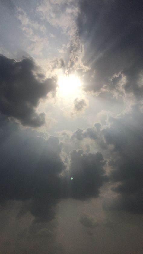 Beautiful cloudy sunrays Sunny Day With Clouds, Cloudy Sunrise, Dystopian Aesthetic, Partly Cloudy, Aesthetic Men, Sun Rise, Yellow Grey, Cloudy Day, Sky Aesthetic