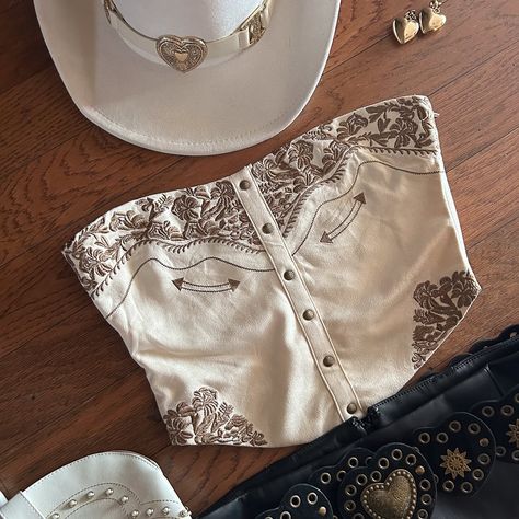 our best selling top, now in 3 colors 🖤 product: faux suede western embroidered strapless corset top in cream, brown and black . . . . western style, western corset top, trending style, western boutiques, country boutiques, country concert outfits, nashville outfits, cute western outfits, bachelorette party outfits Cowgirl Shirts Westerns, Western Style Fashion, Country Cowgirl Outfits, Western Wear Ideas, Cojo Concert Outfit, Western Festival Outfits, Acl Outfits Festivals, Acl Festival Outfit, Western Birthday Outfit