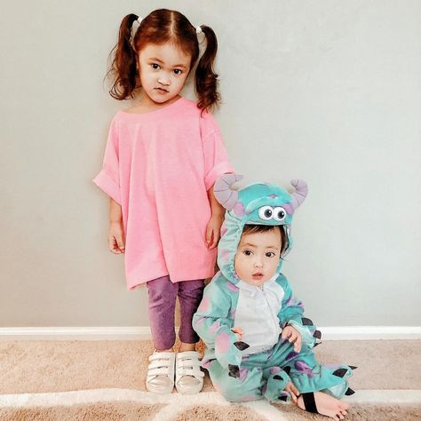 #siblingcostume #monstersinc #sully #boo #matchingcostume #halloweencostume Boo And Sully, Brother Sister Halloween, Sibling Costumes, Sully From Monsters Inc, Sister Halloween Costumes, Sibling Halloween Costumes, Sister Costumes, Sibling Costume, Days Until Halloween