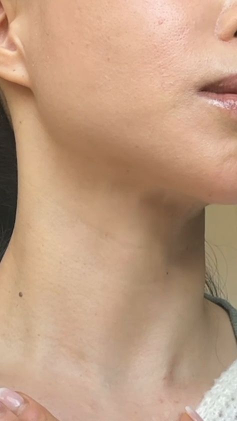 JawLine Trick How To Mew, Mewing Jawline, Habits Motivation, Jawline Exercise, Facial Aging, Diy Wellness, Face Yoga Facial Exercises, Yoga Facial, Facial Exercises