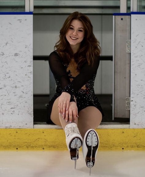 Figure Skating Senior Pictures Ideas, Figure Skating Pictures Ideas, Ice Skating Senior Pictures, Figure Skating Senior Pictures, Ice Skating Aesthetic Pictures, Figure Skating Photoshoot, Ice Skating Reference, Ice Skating Photoshoot, Figure Skating Poses