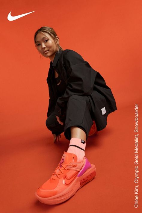 Find your own style with fall essentials de Nike Shoes Photoshoot, Nike Model Photography, Nike Photography Ad Campaigns, Nike Models Women, Nike Photoshoot Women, Nike Product Photography, Nike Editorial Photography, Nike Campaign Photography, Sneaker Photoshoot Ideas