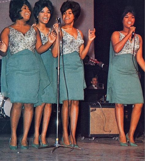 The Shirelles, 60s Girl, Wall Of Sound, Carole King, Old School Music, Vintage Black Glamour, Black Music, I Love Music, Music History