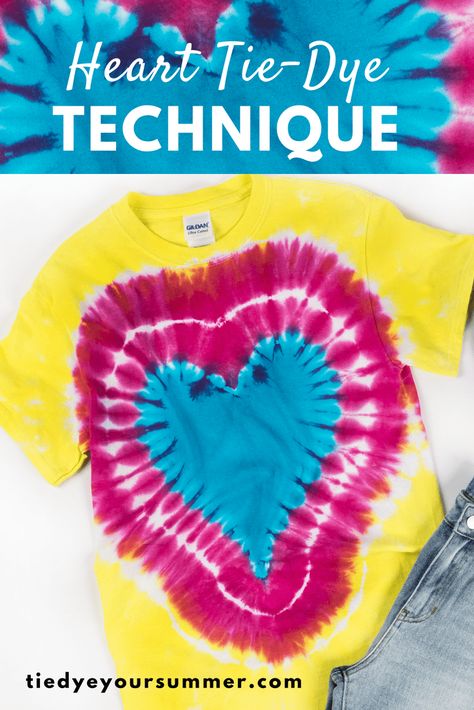 Picture of Heart Tie-Dye Technique Tie Dye Heart Pattern, Tie Dye Folding Techniques, Tulip Tie Dye, Heart Tie Dye, Tie Dye Shirts Patterns, Diy Tie Dye Techniques, Diy Tie Dye Designs, Tie Dye Patterns Diy, Diy Tie Dye Shirts