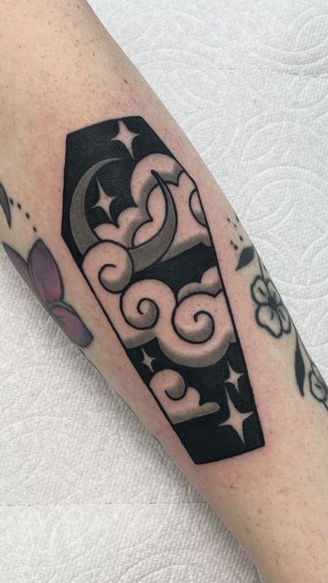 Black And Grey Glitter Tattoo, Vampire Coffin Tattoo, Spooky Gap Filler Tattoo, Girly Traditional Tattoo Black, Coffin Drawings Simple, Gravestone Tattoo Design, Traditional Tattoo Coffin, Paranormal Tattoo, Halloween Traditional Tattoo