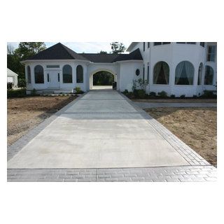 Stamped Concrete Walkway - Traditional - Garage - Cincinnati - by Decorative Concrete and Resurfacing, LLC | Houzz Modern Stamped Concrete Driveway, Stamped Concrete Driveway Ideas, Stamped Concrete Border, Colored Concrete Patio, Stamped Concrete Walkway, Brick Paver Driveway, Patio Ideas Decor, Concrete Front Porch, New Patio Ideas