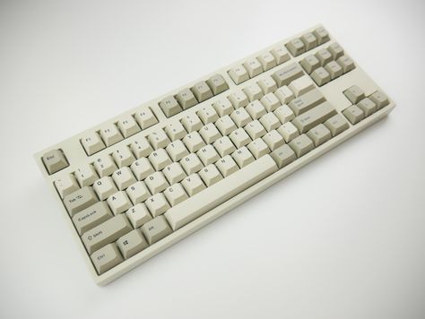 White Mechanical Keyboard, Custom Keyboards, Diy Mechanical Keyboard, Desk Idea, Black Legends, Mini Keyboard, Double Shot, Mechanical Keyboards, Computer Setup