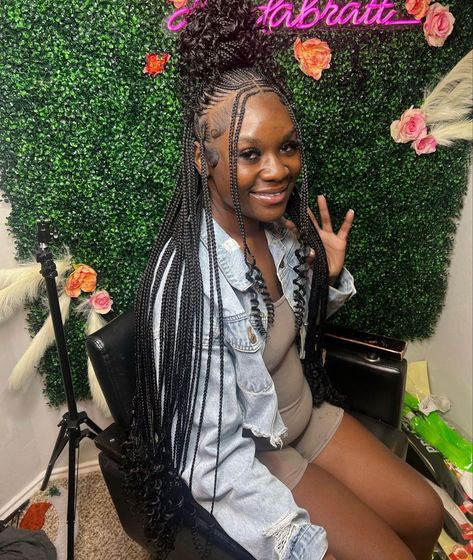 Fulani Braids With Bangs And Curls, Fulani Braids With Two Front Braids, Fulani Braids With Bangs, Back To School Hairstyles Black, Fulani Braids With Curls, Bhaddie Hairstyle, Braids With Bangs, Beautiful Black Hair, Feed In Braids Hairstyles