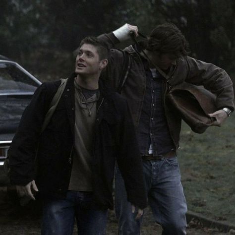 Winchester Aesthetic, Spn Aesthetic, Supernatural Series, Supernatural Wallpaper, John Winchester, Supernatural Pictures, Sam And Dean Winchester, Winchester Supernatural, Linen Pattern