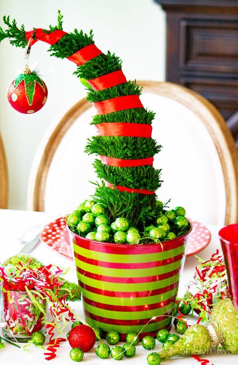 Grinch Nurses Station, Grinch Table Decorations Christmas Centerpieces, Grinch Tree Centerpiece, Grinch Table Centerpiece Ideas, Grinch Birthday Centerpiece Ideas, The Grinch Centerpieces, Grinch Birthday Party Centerpieces, Grinch Christmas Centerpiece, Whoville Hats