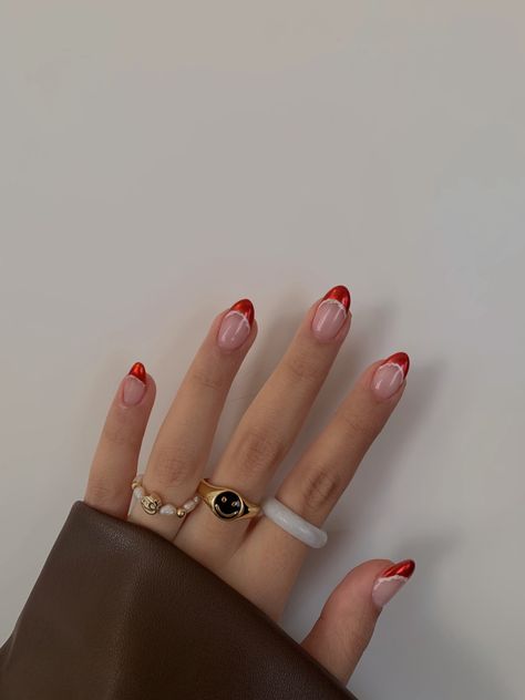 Short Classy Nails, White French Tip Nails, Line Nail Designs, Old Money Nails, Red Chrome Nails, Sophisticated Nails, Money Nails, Natural Nails Manicure, Popular Nail Colors