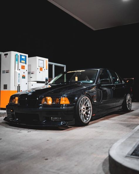 E46 Touring, Bmw 318, E36 Coupe, Crazy Cars, Serie Bmw, E36 M3, Bmw Art, Bmw 318i, Outdoors Tattoos