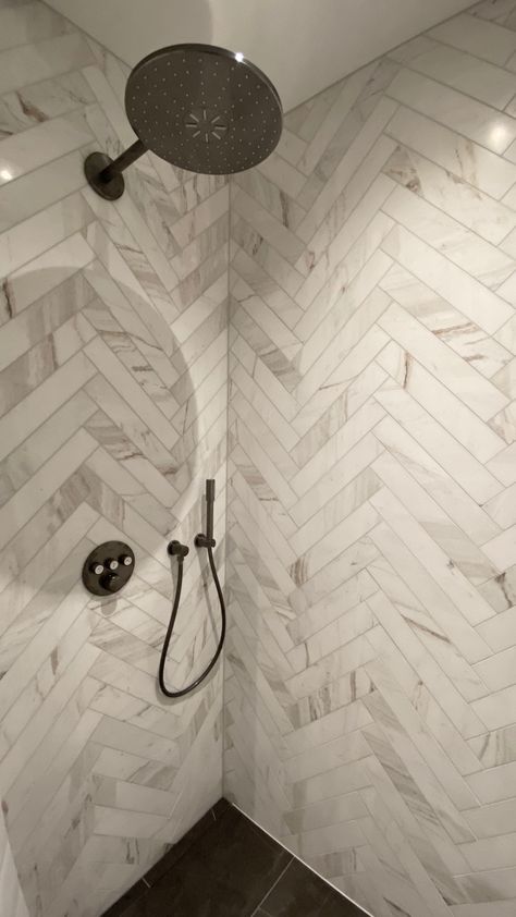 White Herringbone, Bathroom Inspiration, Bathroom Remodel, Bathroom Ideas, Bathrooms Remodel, Herringbone, Bathroom Design, Salle De Bain, Marble