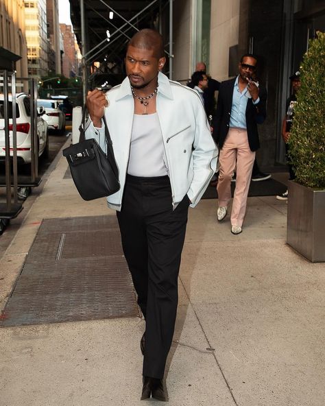 #Usher wore a full #Hermes look styled by @therealnoigjeremy to the brand’s latest show. Thoughts? 📸 @tomasherold #usherfbd | Instagram Usher Outfits, Usher Raymond, Hermes Men, Music Genres, Stylish Men, Aesthetic Pictures, Mens Outfits, How To Wear, On Instagram