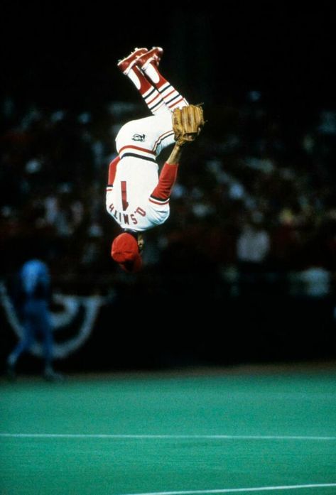 Cardinals Wallpaper, Ozzie Smith, Baseball Wallpaper, Mlb Wallpaper, Baseball Photography, St Louis Cardinals Baseball, Baseball Pictures, Baseball Photos, Cardinals Baseball