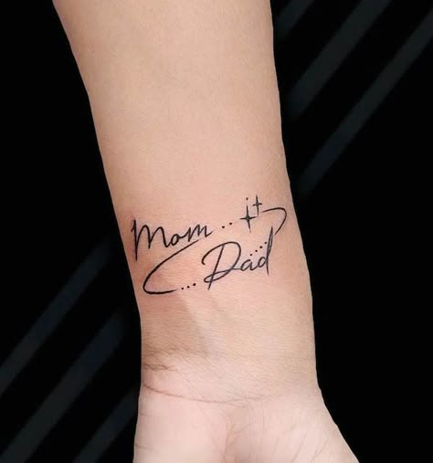 Royal Tattoos For Women, Mom Related Tattoos, Mumma Papa Tattoo, Parents Name Tattoos Ideas For Women, Tattoos That Represent Parents, Tattoo Ideas Dedicated To Mom, Tattoo Ideas Mom And Dad, Tattoo Ideas Parents Mom And Dad, Tattoo Parents Mom And Dad