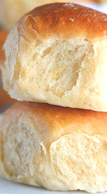 Hawaiian Coconut Bread Rolls.... sweet yeast rolls with coconut milk and crushed pineapple. Sweet Yeast Rolls, Pecan Bread, Sweet Potato Pecan, Homemade Breads, Coconut Bread, Food Bread, Yeast Rolls, Bread Roll, Bread Bun