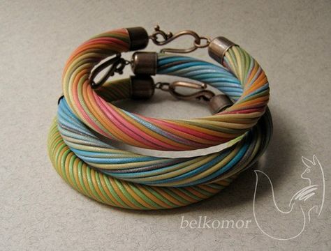 Polymer clay extruder twisted bracelet -DIY step by step tutorial Fimo Diy, Polymer Clay Tutorials, Diy Fimo, Clay Extruder, Diy Polymer Clay, Fimo Jewelry, Polymer Clay Bracelet, Bijoux Fil Aluminium, Polymer Clay Jewelry Tutorials