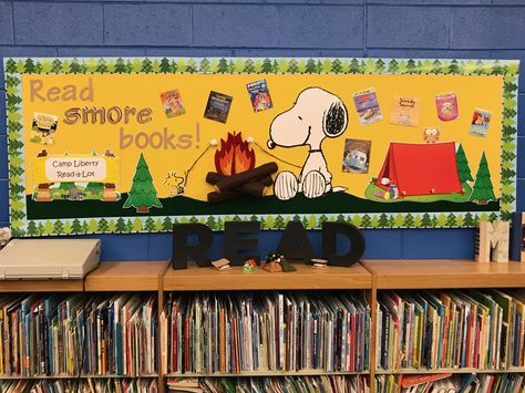 Snoopy School Classroom, Snoopy Classroom Decorations, Charlie Brown Classroom Theme, Snoopy Themed Classroom, Peanuts Classroom Theme, Snoopy Classroom Theme, Snoopy Bulletin Board Ideas, Teacher Education Major, Peanuts Gang Classroom