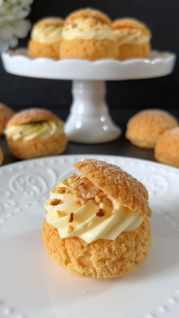 Creme Filling, Choux Dough, Pistachio Paste, Choux Cream, Cream Puff Recipe, Cream Decor, Hazelnut Chocolate, Chocolate Spread, Cream Filling