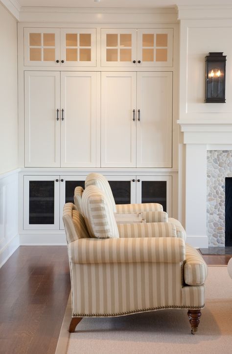 Built In Around Fireplace, Modern Country Living, Living Room Built Ins, Fresh Farmhouse, Built In Cabinet, Fireplace Built Ins, White Fireplace, Kitchen Pantry Cabinets, Trendy Living Rooms