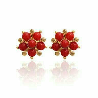 Gold Earing, Diamond Earrings Indian, Coral Jewellery, Ear Tops, Red Flower Earrings, Bridal Chura, Gold Jhumka, Indian Jewellery Gold, Ear Piece