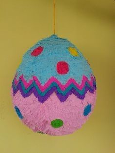 Easter Piñata Easter Pinata, Gift Box Video, Family Easter Party, Homemade Easter Baskets, Pinata Ideas, Easter Festival, Box Video, Piñata Ideas, Diy Pinata