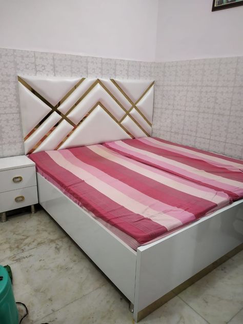 Gadi Bed Design, Dubal Bad Design, Versace Furniture, Small Bedroom Ideas For Couples, Bed Back Design, Box Bed Design, Bed Headboard Design, Small Bedroom Furniture, Wood Bed Design